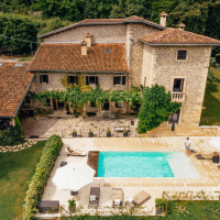 Confiscata una villa con piscina da 700mila euro: indagini anche in Svizzera