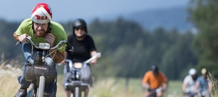 Sui motorini si potrà circolare anche con il casco da bici - Ticinonline