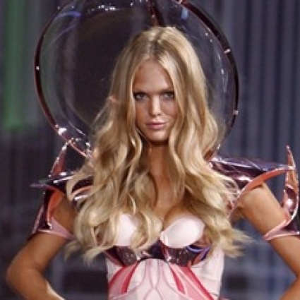 Victoria's Secret, sfila il reggiseno piu' prezioso