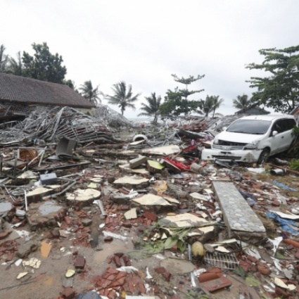 L'Indonesia travolta da un'onda assassina: «Più di 220 morti, ma il bilancio salirà»