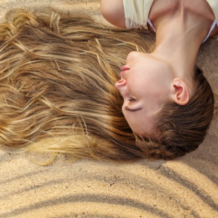 L’acqua del mare danneggia i capelli?
