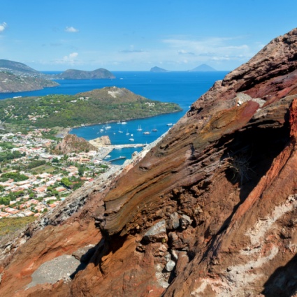 Scalare il cratere di Vulcano alle Eolie