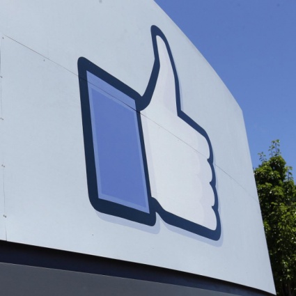 Facebook nasconde il numero dei "like"