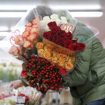 Cento anni di fiori sotto un logo comune