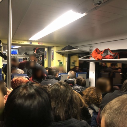 La paura dei treni affollati. «Io lavorerò da casa»