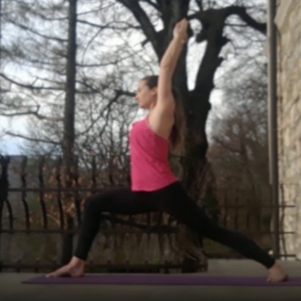 Esercizi di Yoga con Lauren di A-CLUB