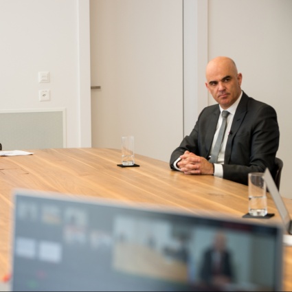 «Per ora è meglio continuare con il telelavoro»