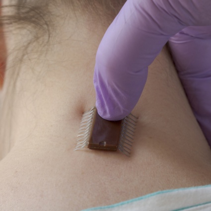 Un giovane su tre si impianterebbe un microchip