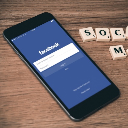 Anche Facebook per lo shopping online