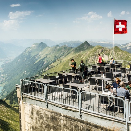 L'appello dei parlamentari: «Trascorrete le vacanze in Svizzera!»