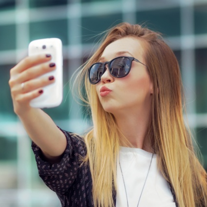 Può un semplice Selfie innescare l’invecchiamento precoce del tuo viso?