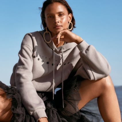 H&M collabora con la designer Sandra Mansou