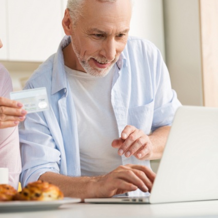 È boom dei social media tra gli over 55 svizzeri. Tutti i numeri del digitale nel 2020