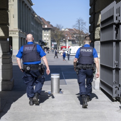 Non ce l'ha fatta il 24enne caduto dal muro in centro città