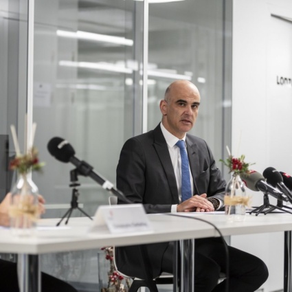 Berset preoccupato: «Servono misure più restrittive»