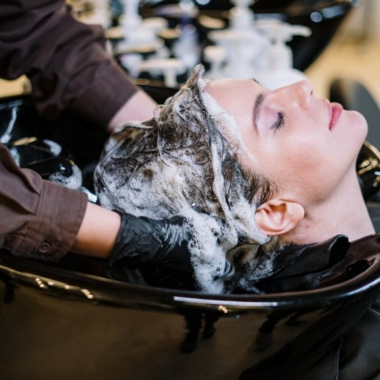 Pandemia: lo stress da Covid aumenta la perdita di capelli