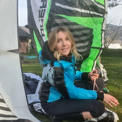 Con le vele da kitesurf, lancia una linea di moda