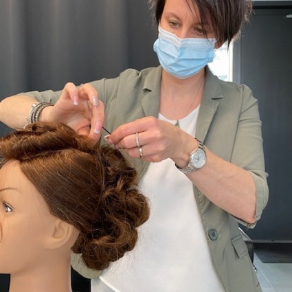 Intrecci e raccolti da sogno per il giorno del Sì: Hairlovers Academy porta le acconciature sposa a un livello superiore