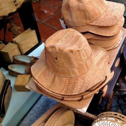 Moda cappelli primavera estate 2021, quelli in sughero sono di tendenza