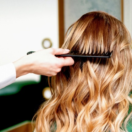 Capelli crespi, bye bye: scopri Keeping Liss, il trattamento lisciante progressivo e anti-crespo