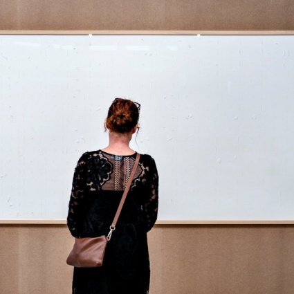 Prende i soldi e scappa: «È un'opera d'arte»