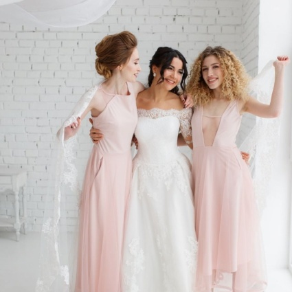 Le damigelle della sposa: le origini di questa tradizione