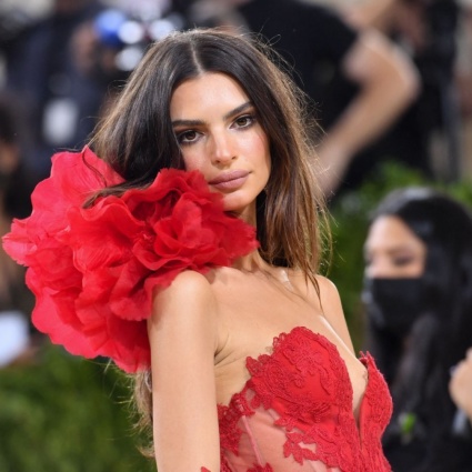 Emily Ratajkowski molestata sessualmente da Robin Thicke?