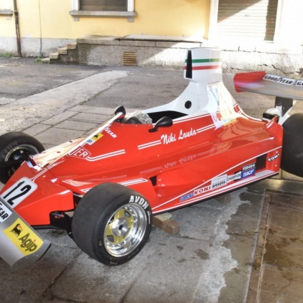 Sequestrata replica contraffatta della Ferrari di Lauda