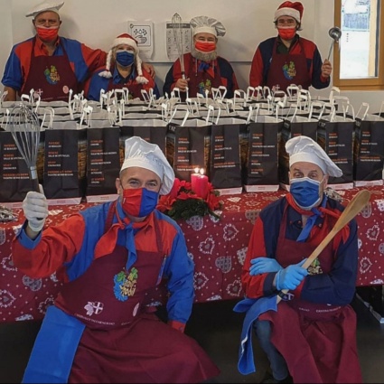 Pranzo gratuito di Natale organizzato dagli Amici del Grott