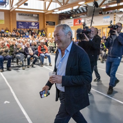 Sawiris presenta il suo progetto agli abitanti