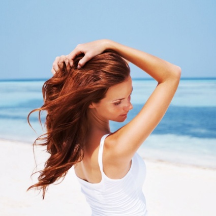 Summer Hair: 3 segreti per capelli al top sotto l’ombrellone (e non solo)