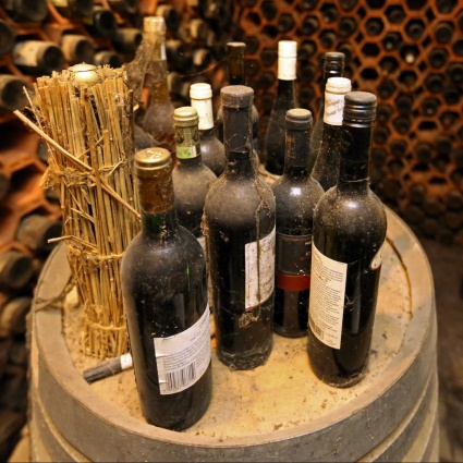Un colpo da 1.6 milioni in bottiglie di vino, arrestati i furfanti