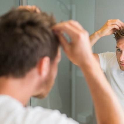Capelli miniaturizzati: cosa sono e come fare prevenzione