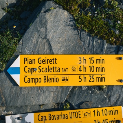 Rimossi alcuni cartelli escursionistici nell'Alto Ticino