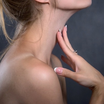 Il collo svela l’età: prenditene cura con Medilift