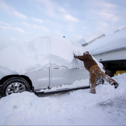 Bufera di neve su New York, gli esperti: «tempesta storica»