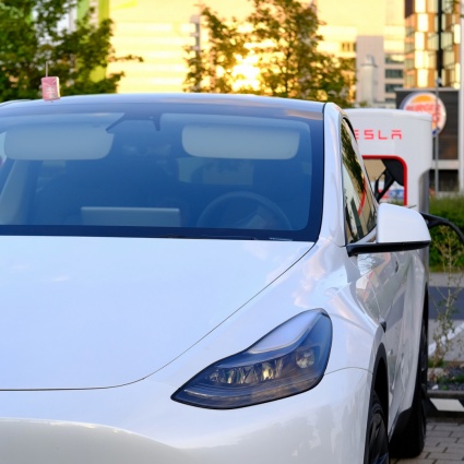 Elettrica o ibrida, lo è un'auto nuova su quattro