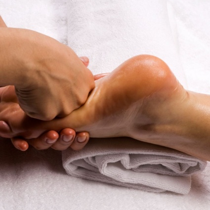 Rilassamento profondo: i segreti del massaggio ai piedi e alle gambe