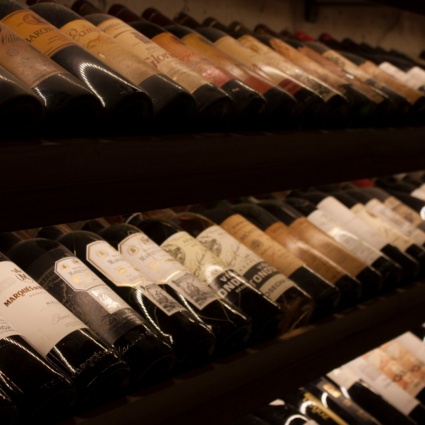 Investire nel vino pregiato: tra tecnologia ed errori da non fare