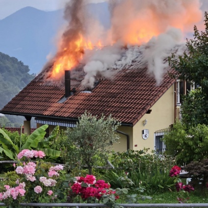 A fuoco una casa: un uomo di 37 anni intossicato