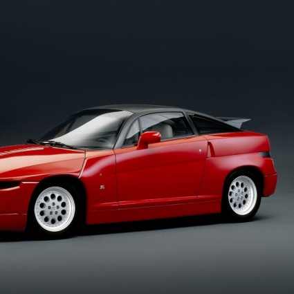 Alfa Romeo pronta a fondere due miti in una nuova sportiva elettrica