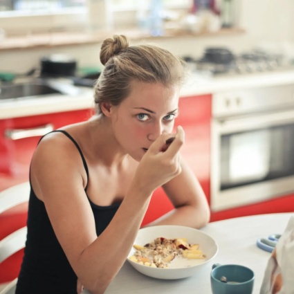 Insane abbuffate su Tiktok, disturbo dell'alimentazione o voglia di click?
