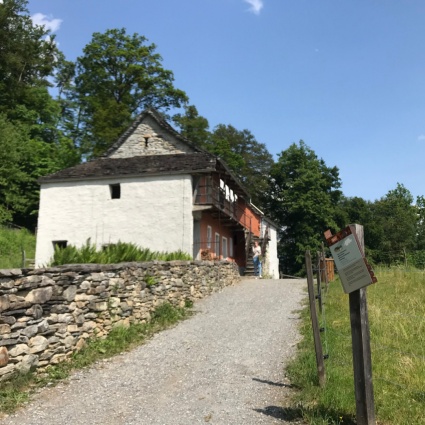 Il paese di Cugnasco nell’Oberland Bernese