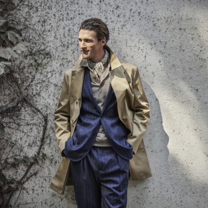 Gutteridge presenta la sua collezione di impermeabili