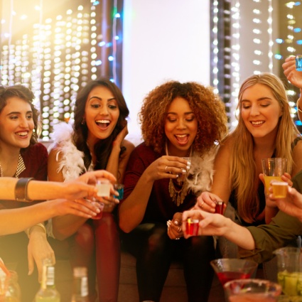 Se l'alcol non è donna: «Rischio sei volte maggiore di sviluppare la cirrosi»