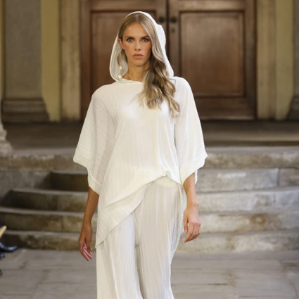 La sfilata di Martino Midali SS24: modelle e donne comuni protagoniste
