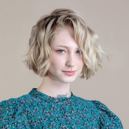 Tendenze capelli: Hair Velvet, la moda del 2024 per capelli da sogno