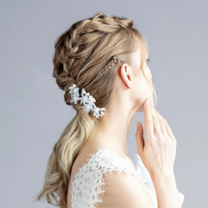 I capelli sposa 2024 sono un inno all’eleganza naturale