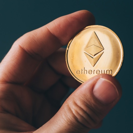 La SEC approva primo ETF in Ethereum, via libera alle criptovalute