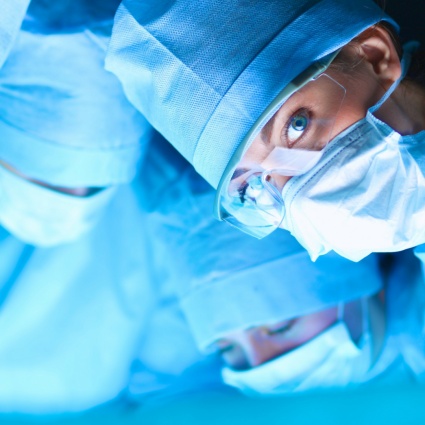 Operare e guarire, ma senza bisturi. Come funziona la chirurgia placebo